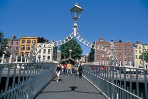 dublin_-_sunny_ha_penny_bridge